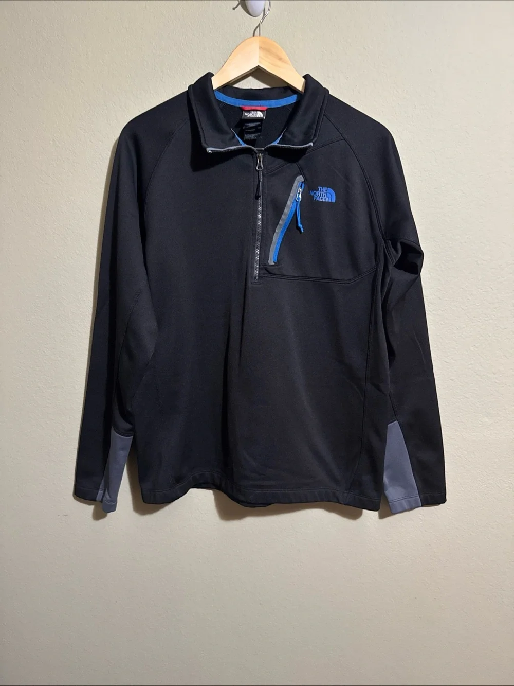 The North Face Men's Black Pullover Quarter-Zip Jacket size L